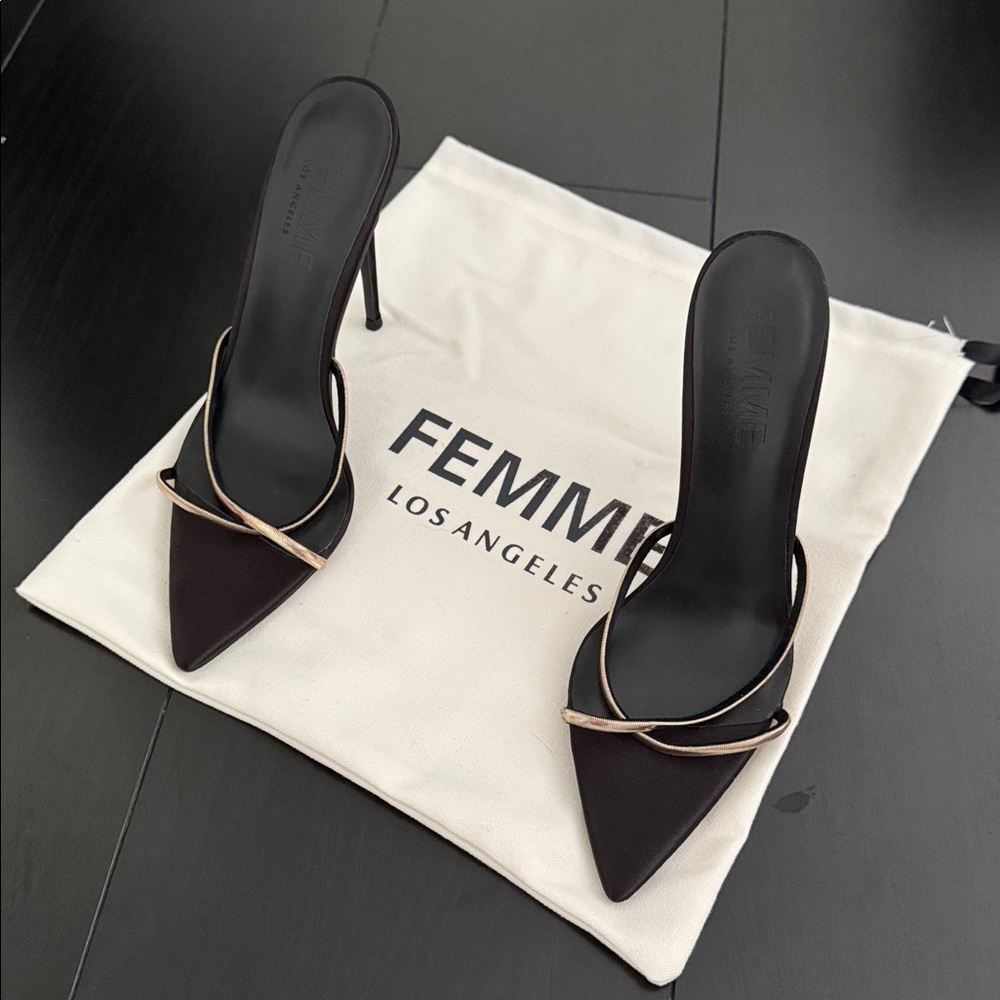 FEMME LA The Russo Slipper in Black/Gold - Picture 4 of 12